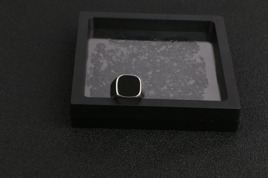 The Timeless Elegance of Minimalist Jewelry: A Closer Look at the Black Onyx Signet Ring