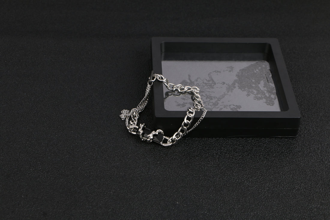 Unlocking the Art of Minimalist Jewelry: A Closer Look at Our New Chain Bracelet