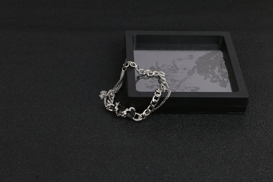 Unlocking the Art of Minimalist Jewelry: A Closer Look at Our New Chain Bracelet