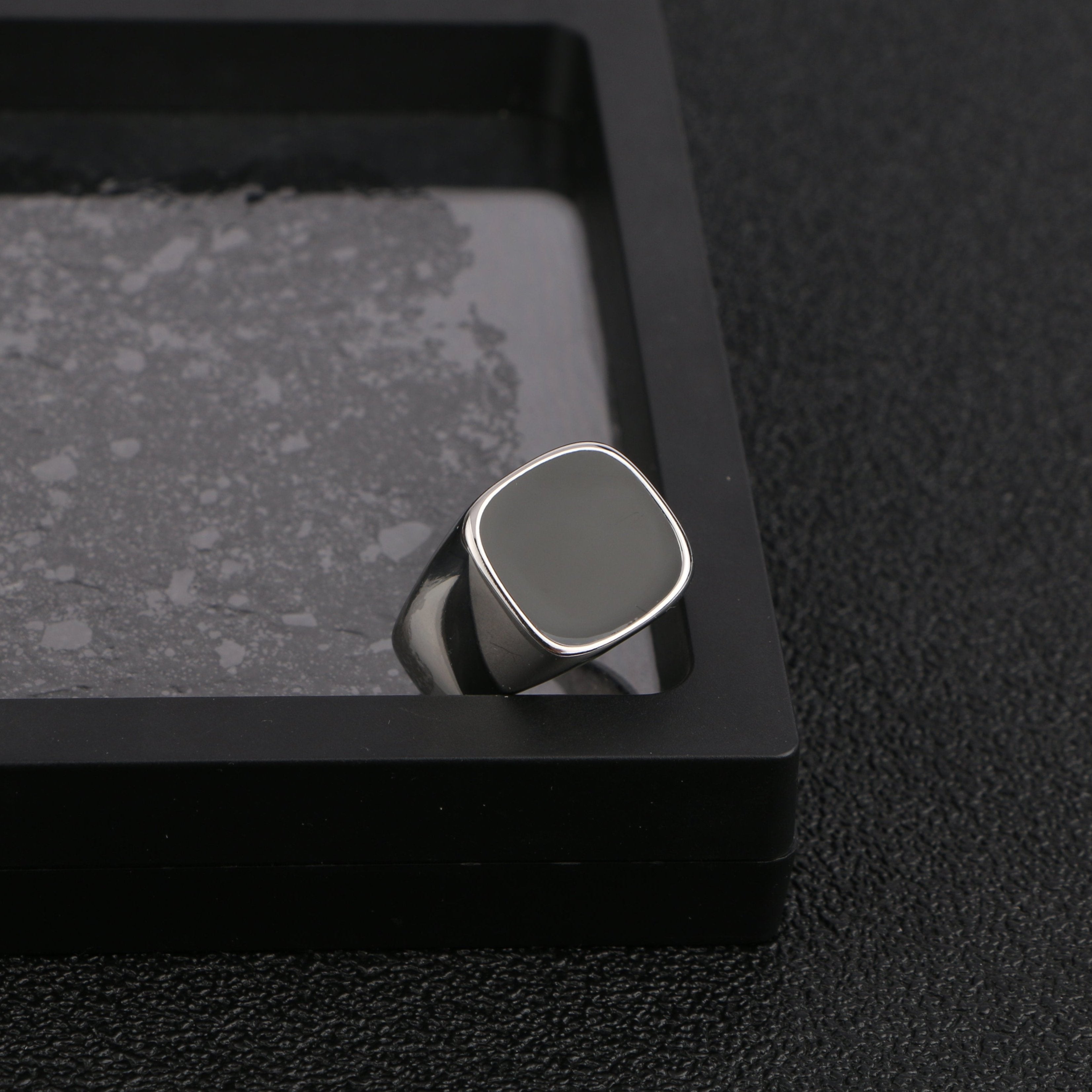 Mirror Black Signet Ring – CwC Jewelry